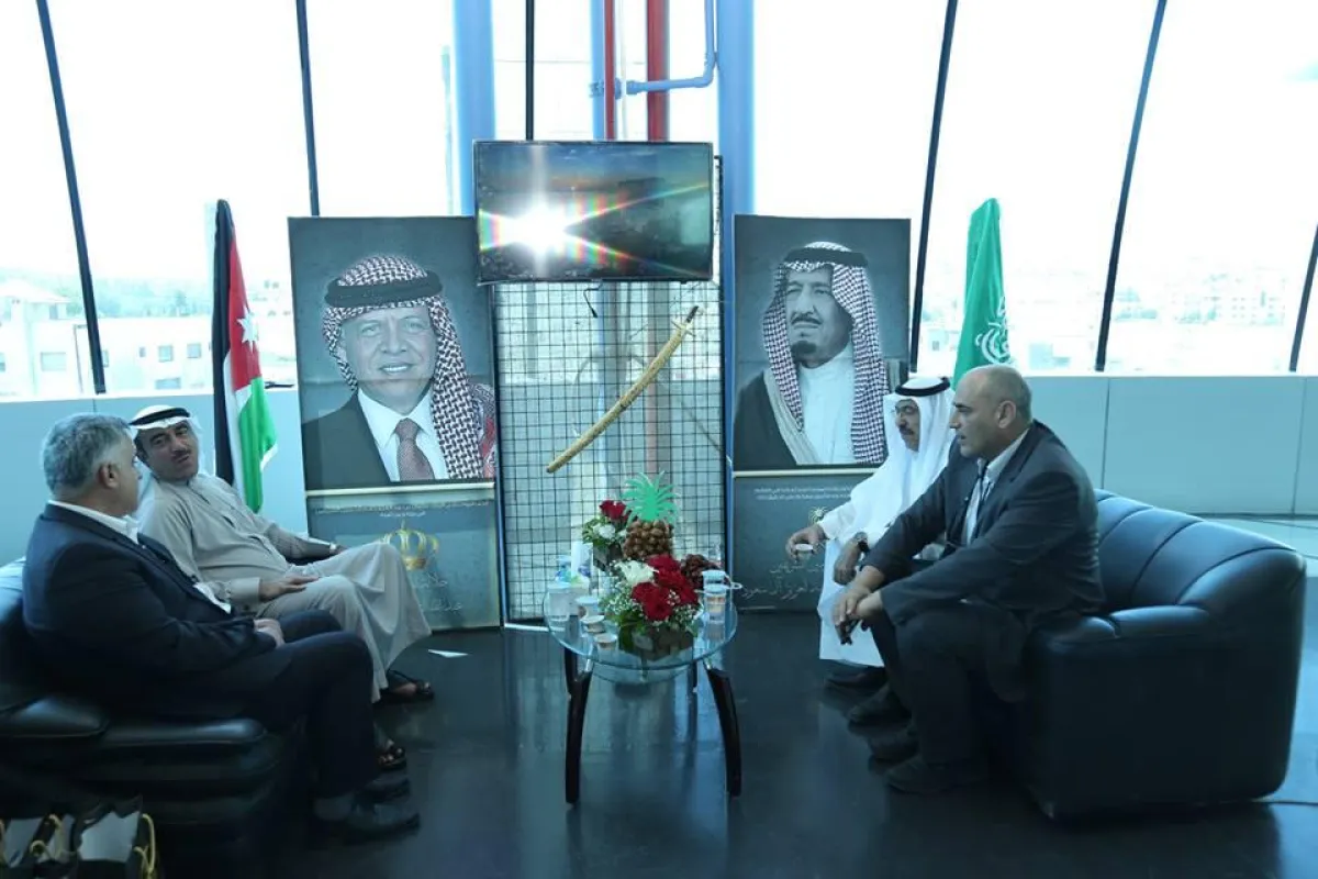 النابت خلال افتتاحه لمعرض الإحساء تراثنا.jpg