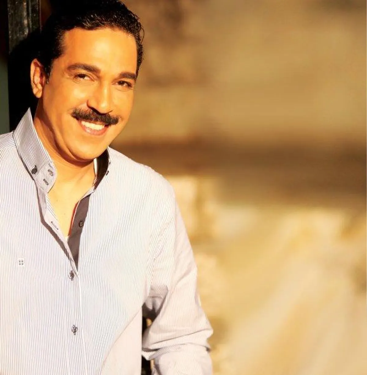 الفنان عبد الله رويشد.jpg