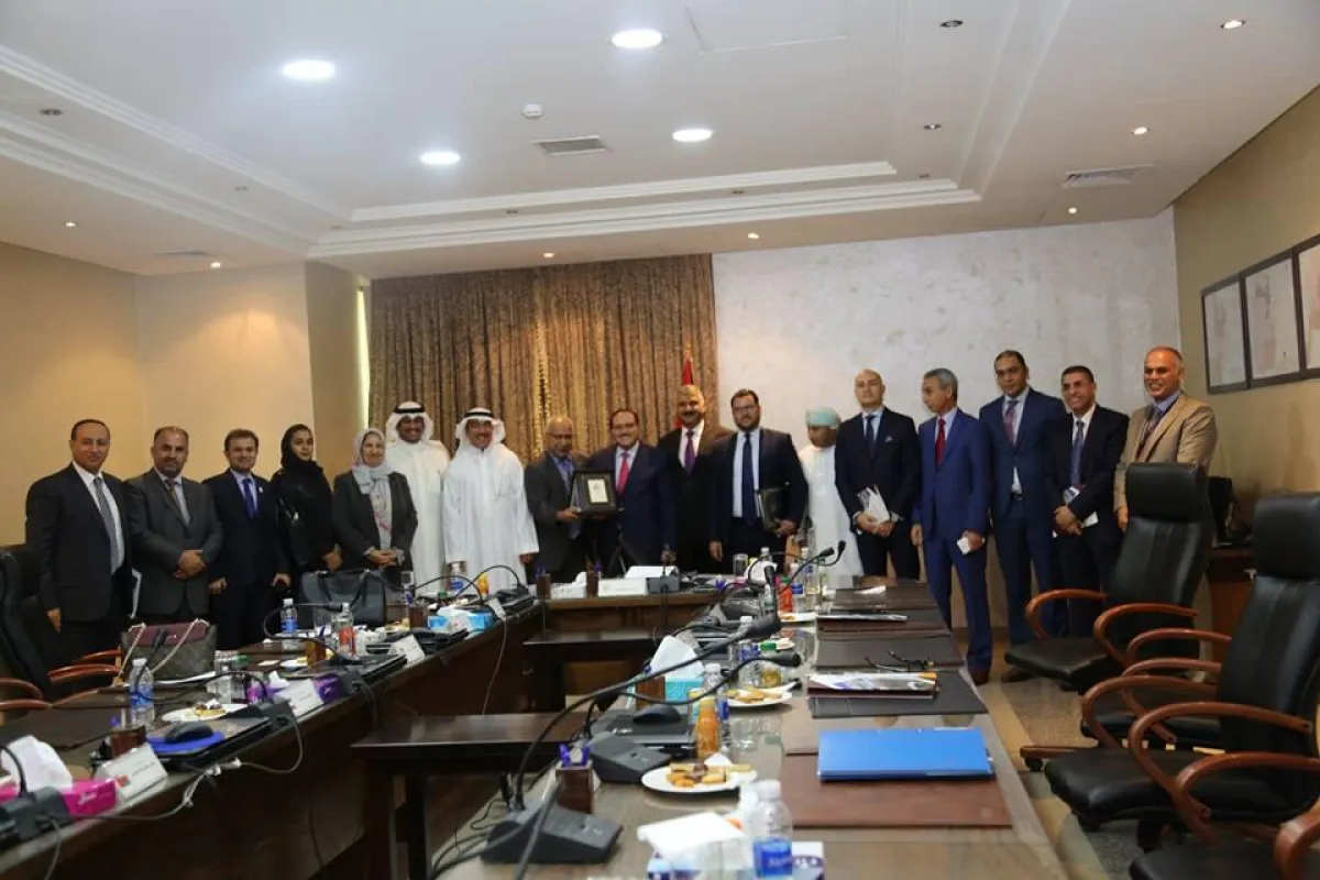 صورة جماعية بعد انتهاء اللقاء مع الوزير.jpg