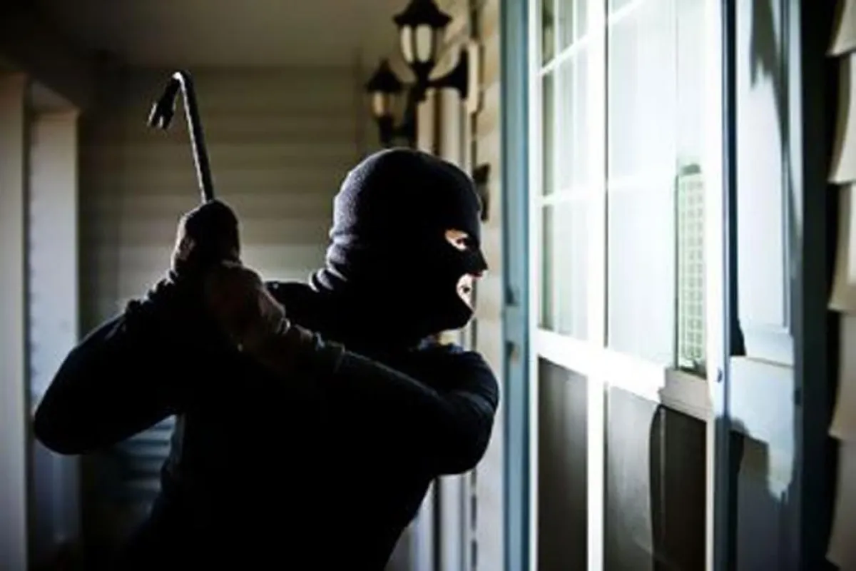 مستغلاً العطلة.. لص يسرق مكتب محاماة في الرياض