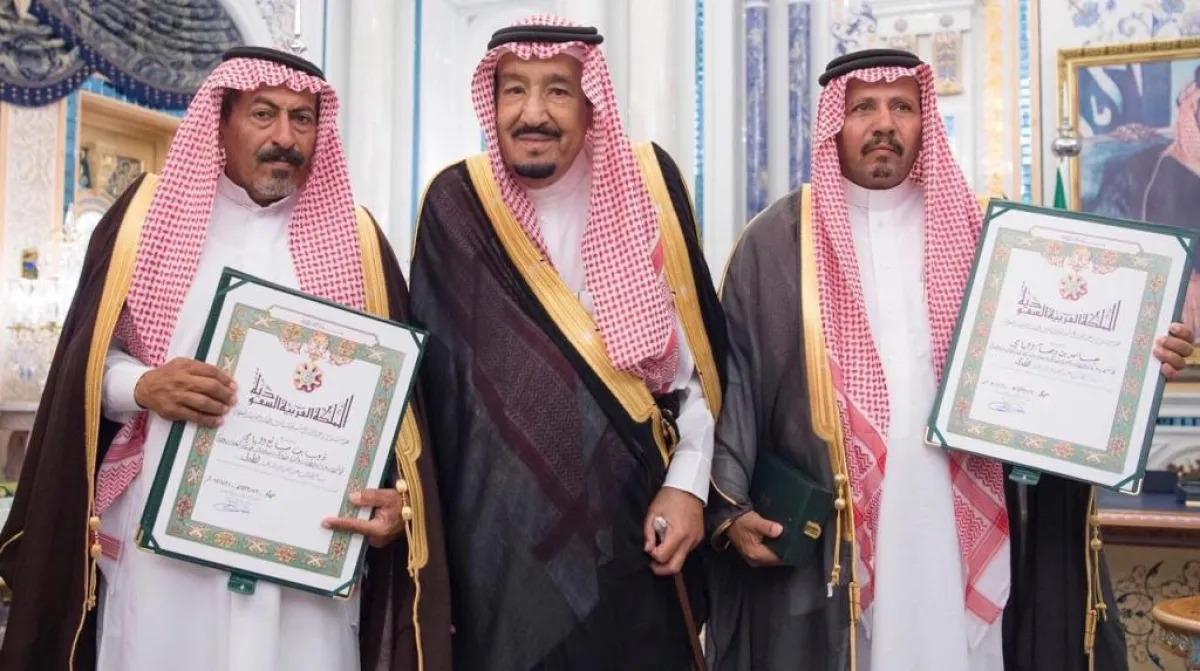 خادم الحرمين الشريفين يمنح وسام الملك عبد العزيز للشهيدين جاسر وذيب اليامي