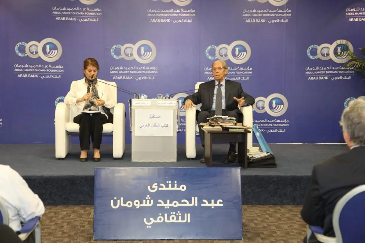 الكاتب المصري الشاروني يحاضر في شومان.jpg