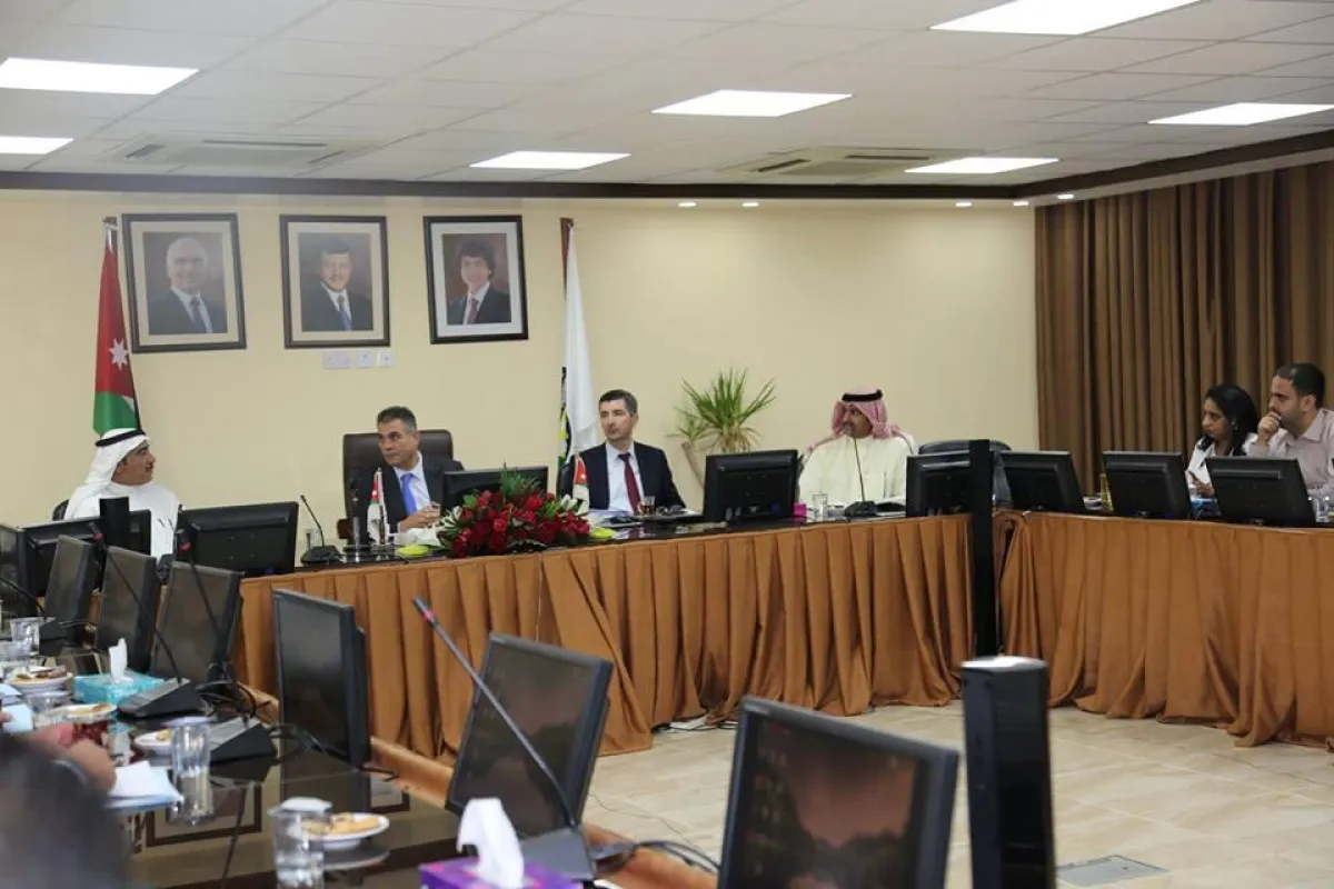 من الإجتماع بجامعة البلقاء.jpg