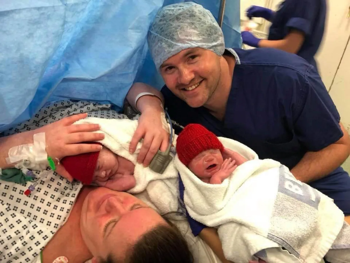 العائلة بعد الولادة مباشرة.jpg