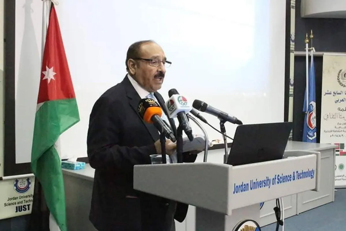 الناقد الدكتور سليمان الأزرعي.jpg