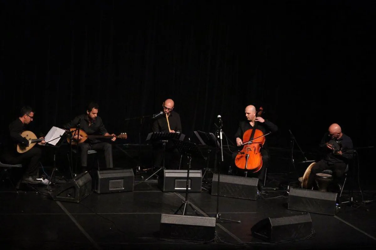 فرقة سبيل تقدم إحدى أعمالها الموسيقية.jpg