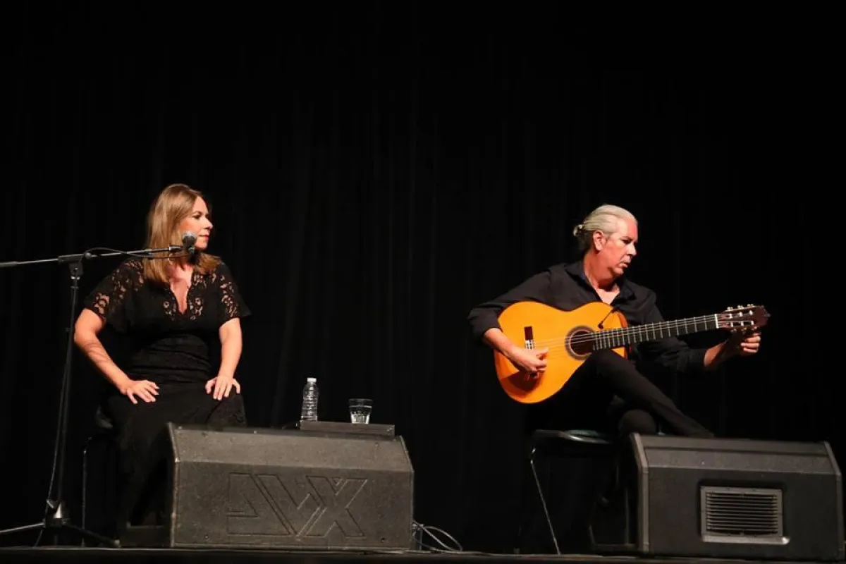 ماركيز وعازف الجيتار الإسباني من الحفل.jpg