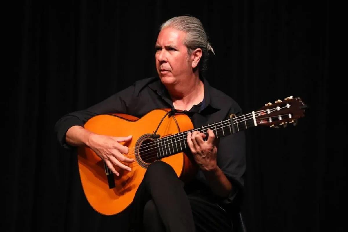 عازف الجيتار الإسباني.jpg