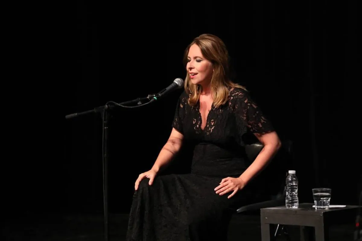 ماركيز خلال تأديتها إحدى أعمالها.jpg