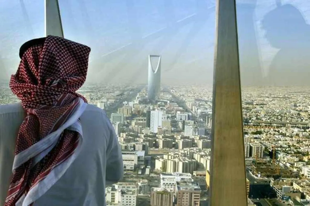 العمل: 300 ألف وظيفة للسعوديين في قطاع التشغيل والصيانة