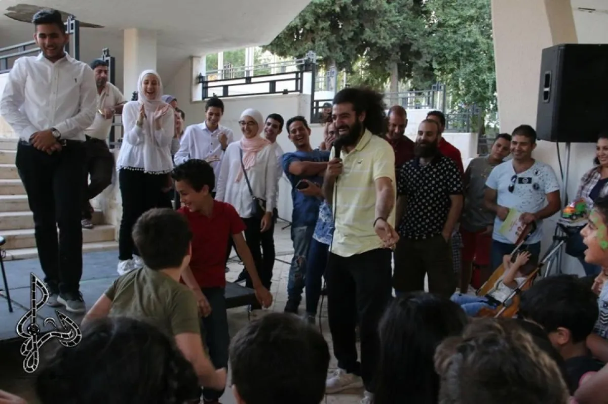 من فعاليات الإفتتاح بساحة المركز الثقافي.jpg