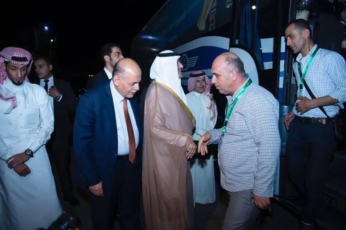 من توديع سموه للحجاج الفلسطينيين.jpg