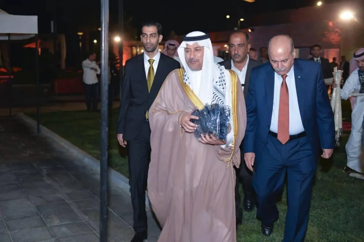 سمو الأمير خالد بن فيصل بن تركي يودع الحجاج من الأراضي الفلسطينية.jpg