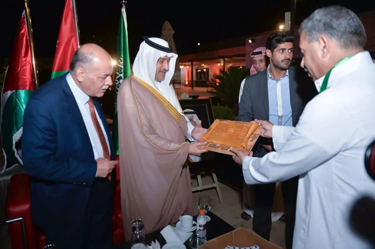 السفير السعودي من توديع الحجاج.jpg