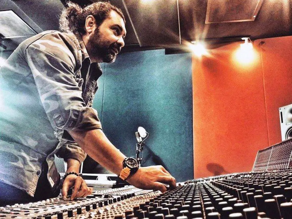 الموزع الموسيقي الأردني خالد مصطفى.jpg