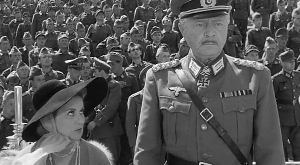 أحد القادة الألمان النازيين من العمل.jpeg