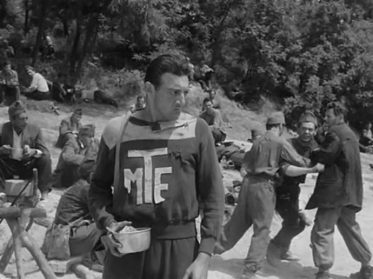 مشهد آخر من العمل.jpg