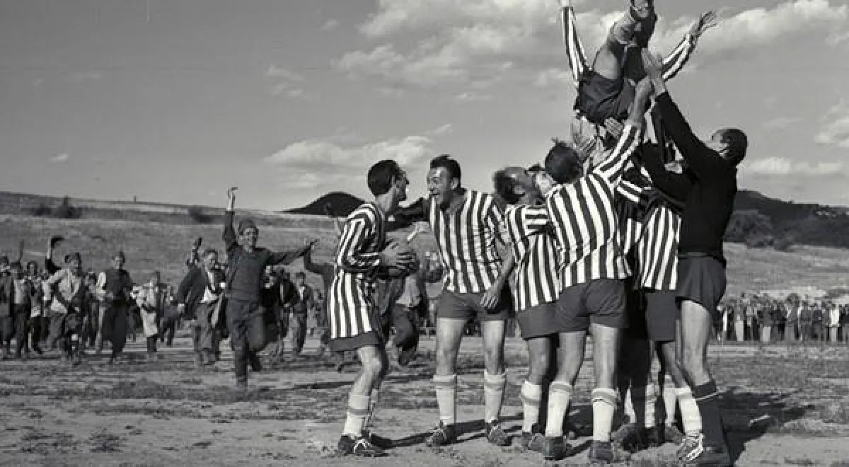 احتفال الأسرى بالفوز.jpg