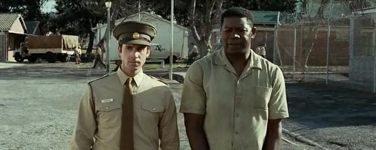 تجسيد لشخصيتي جيمس جريجوري ومانديلا من الفيلم.jpg