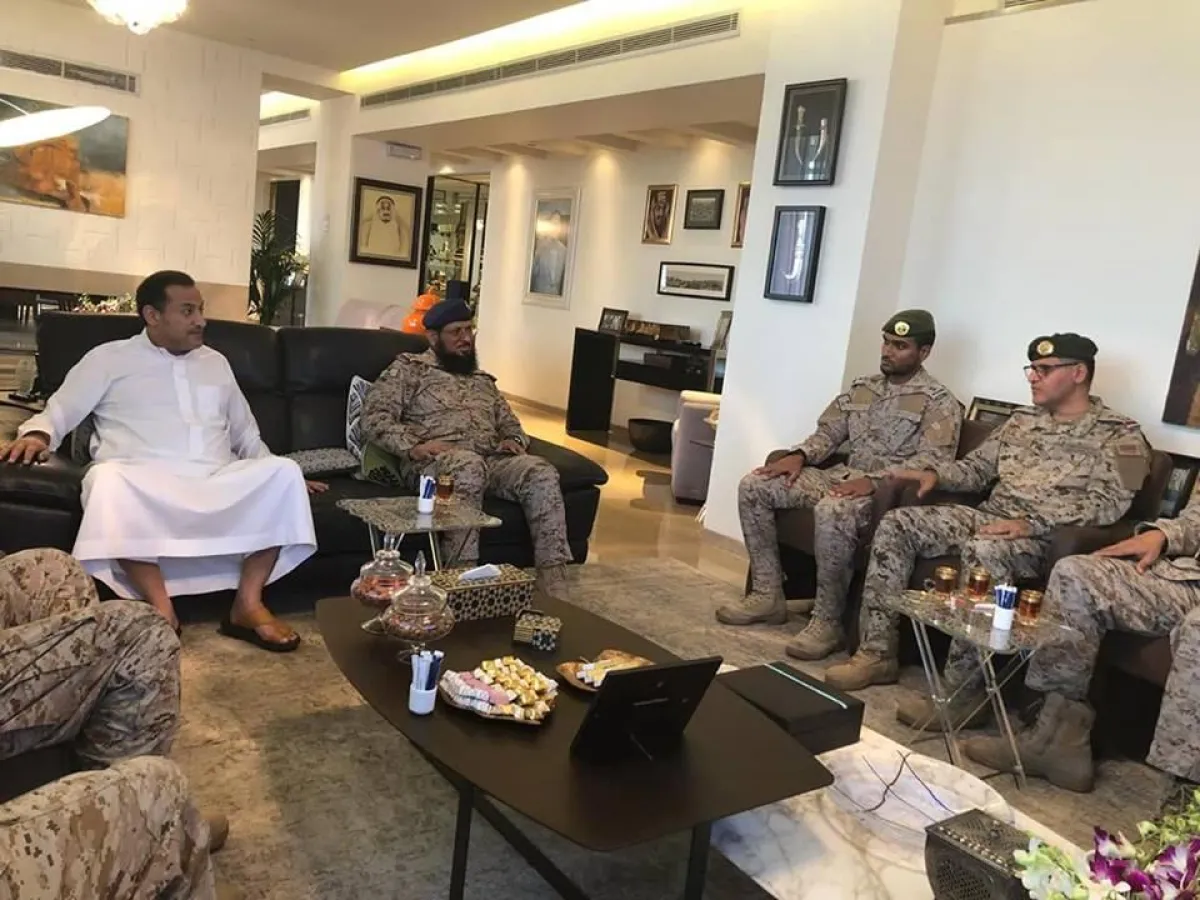 من استقبال مدير الإدارة العامة للشؤون الدينية للقوات المسلحة للأمير خالد.jpg