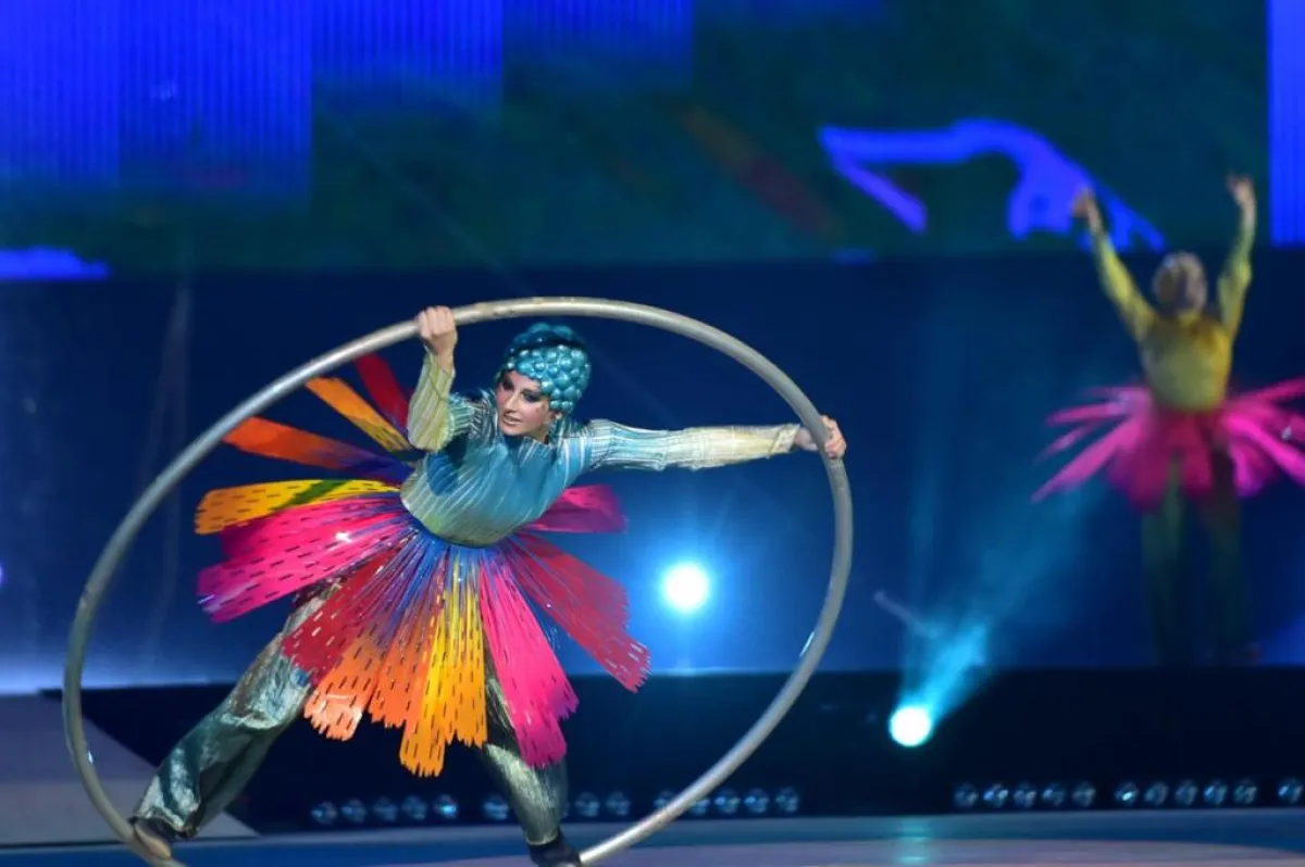 عروض "سيرك دو سوليه" في اليوم الوطني يحطم رقماً قياسياً عالمياً