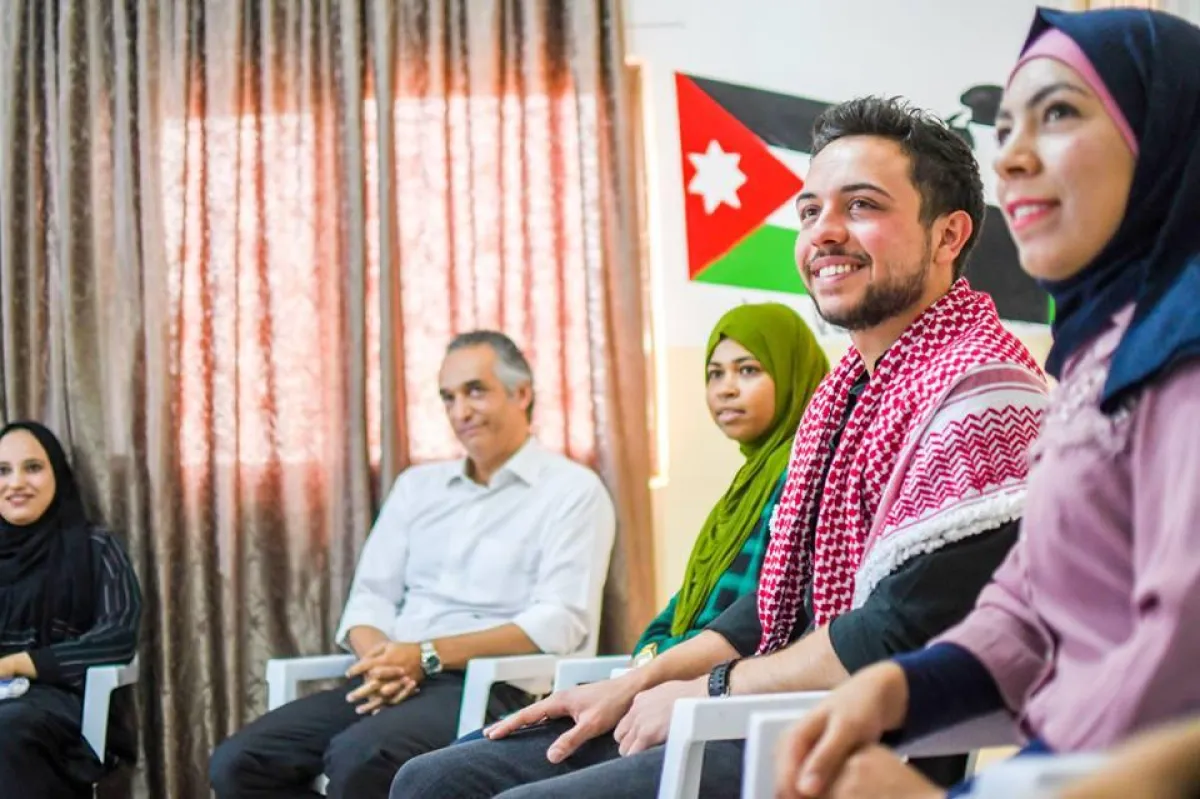 أثناء زيارة الأمير الحسين لمركز شابات دير علا في محافظة البلقاء.jpg