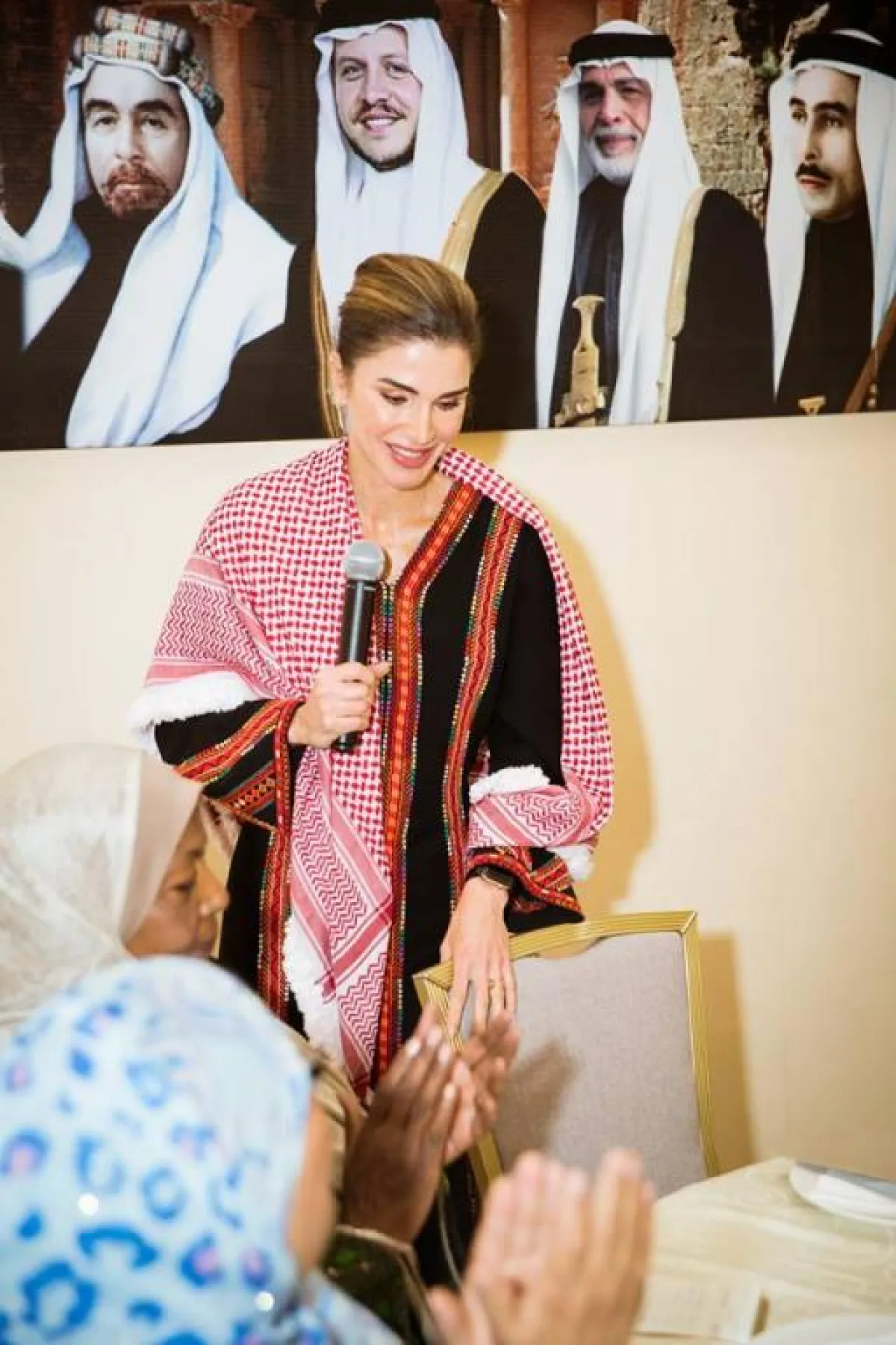 الملكة رانيا تلتقي مستفيدين ومستفيدات مبادرة تمكين.jpg