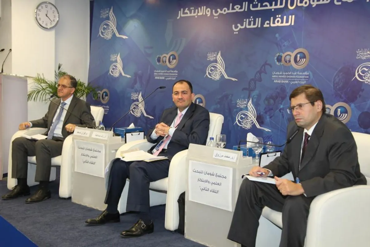 من أحدى جلسات اللقاء.jpg