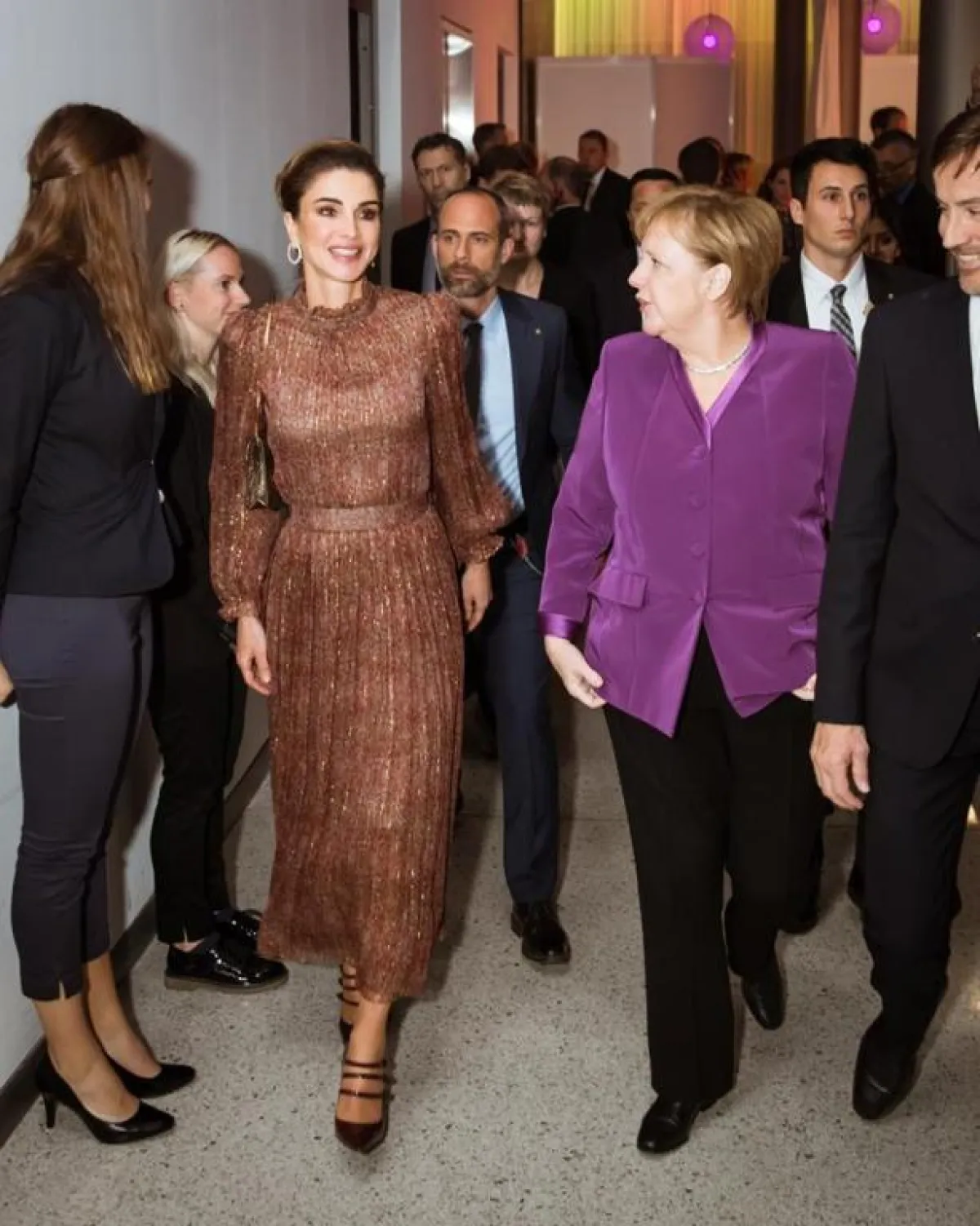 الملكة رانيا والمستشارة الألمانية أنجيلا ميركل.jpg