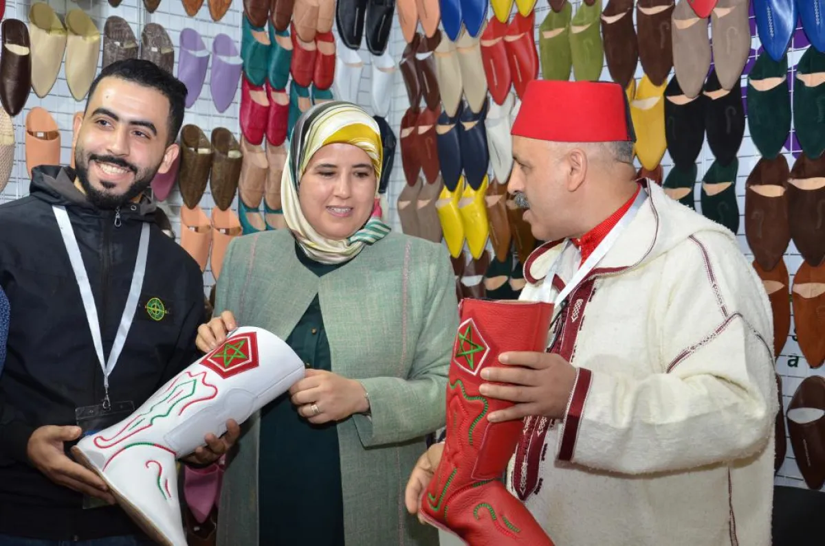 5-الوزيرة مصلي تتفقد     بالمعرض.jpg