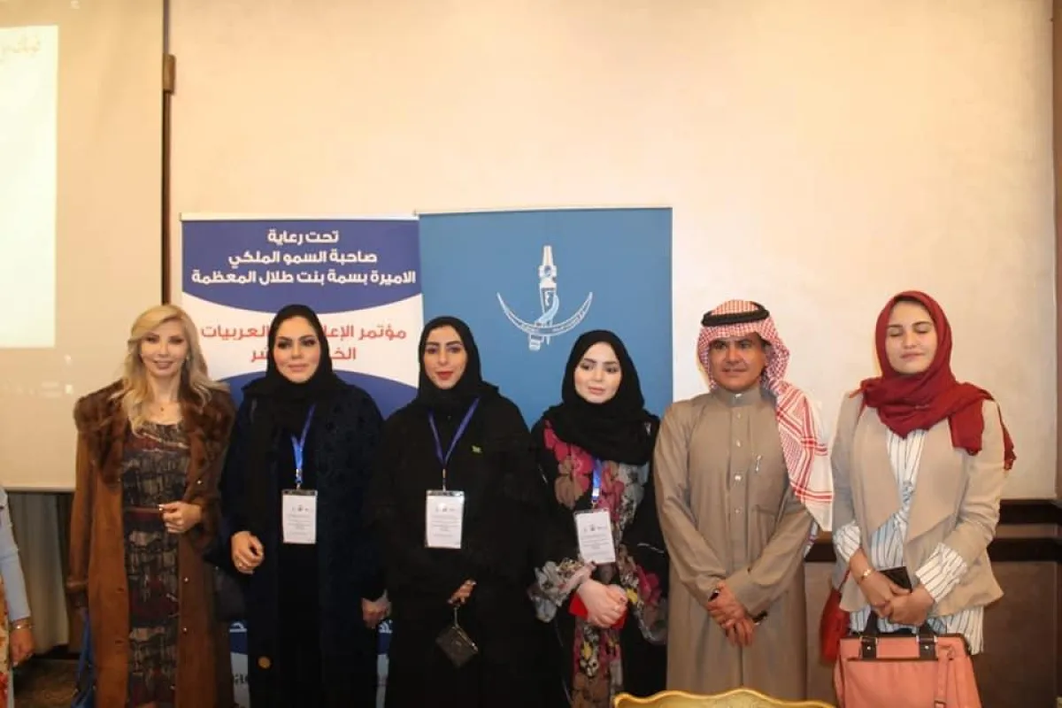 الإعلاميات السعوديات مع السيد عبد السلام العنزي.jpg