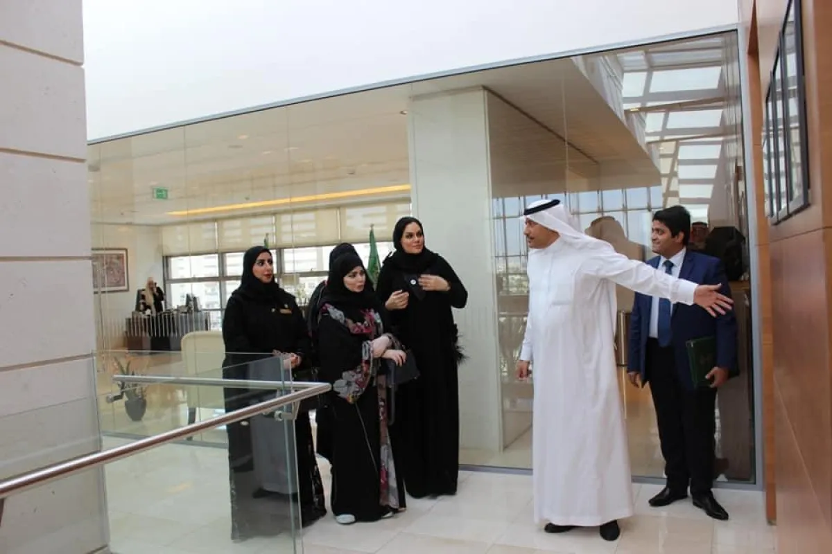 السفير السعودي يرحب بالإعلاميات السعوديات.jpg