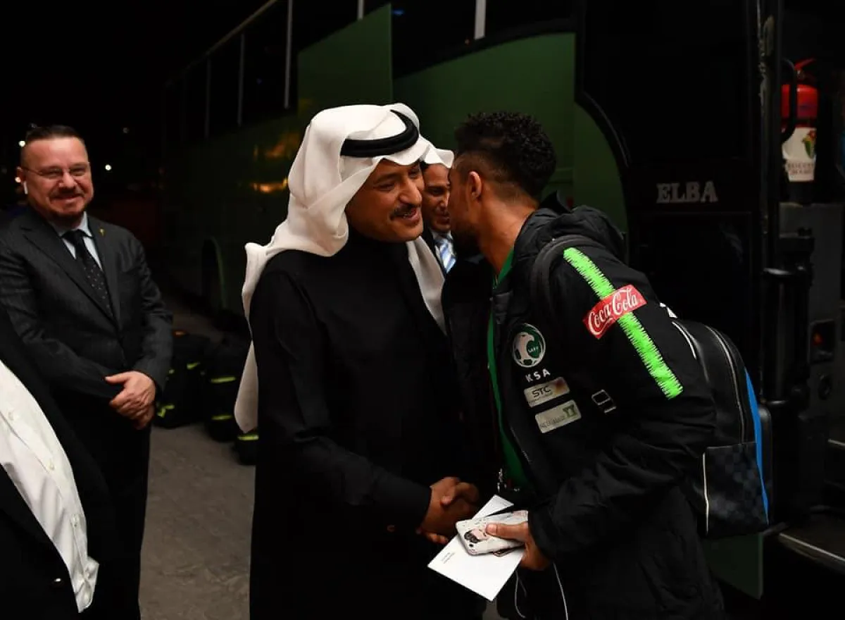 سفير المملكة لدى الأردن يستقبل فريق المنتخب.jpg