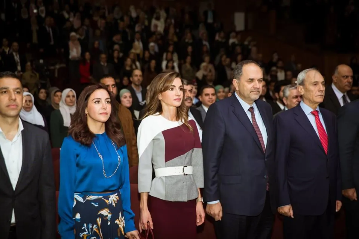 الملكة رانيا العبد الله خلال حضورها احتفال جمعية جائزة الملكة رانيا للتميز التربوي.jpg