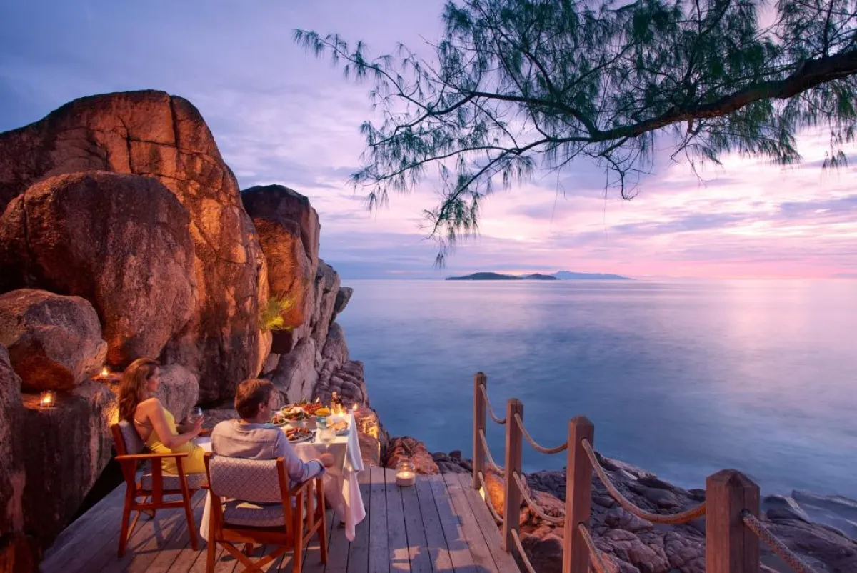 Nest - Dinner on the Rocks - 01-s.jpg