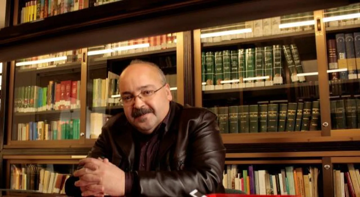 الناقد والأكاديمي المغربي الدكتور شرف الدين ماجدولين.jpg