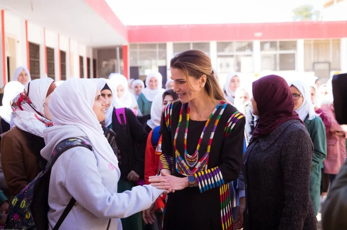 من زيارة الملكة رانيا لمدرسة لبابة بنت الحارث.jpg