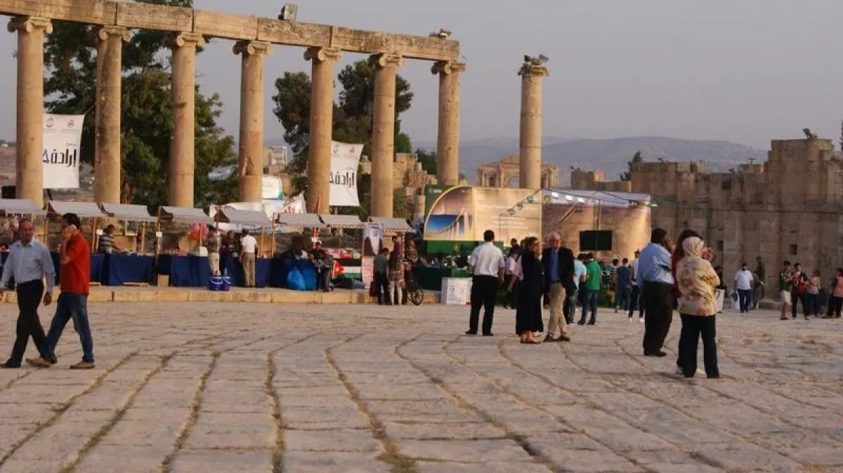 الساحة الرئيسية في جرش.jpg