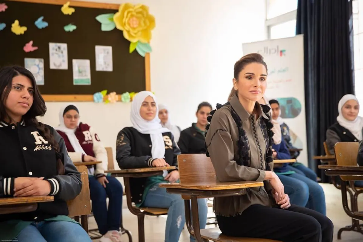 الملكة رانيا خلال إطلاق مساقات مادة الرياضيات.jpg