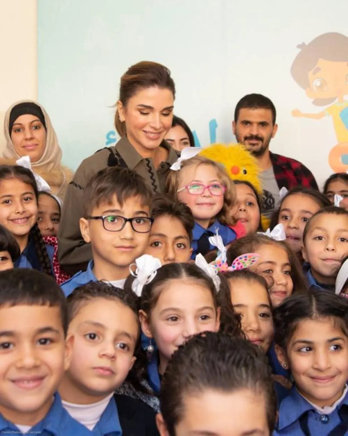 الملكة رانيا العبد الله خلال إطلاق مساقات مادة الرياضيات من رياض الأطفال.jpg