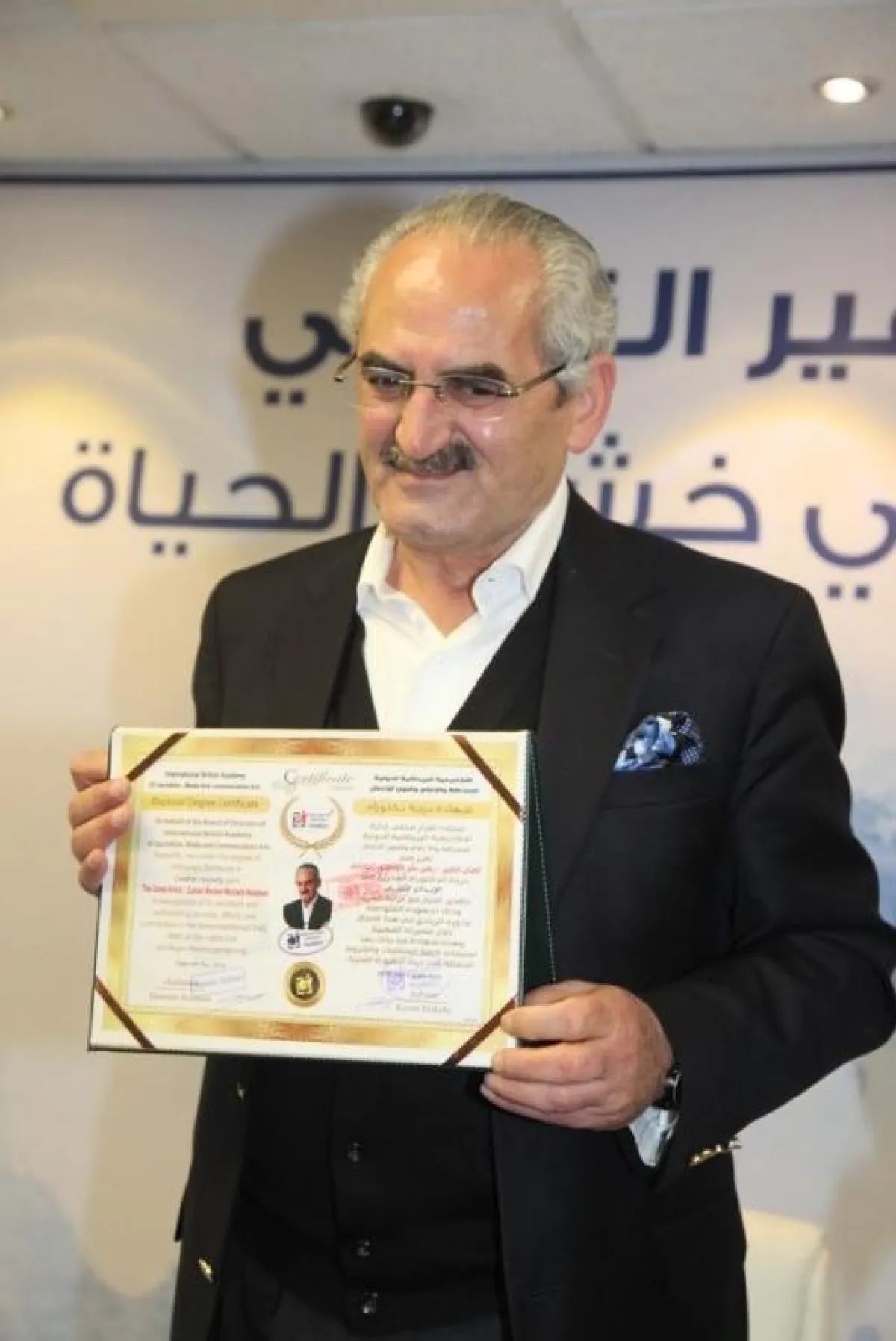 الفنان الأردني زهير النوباني.jpg