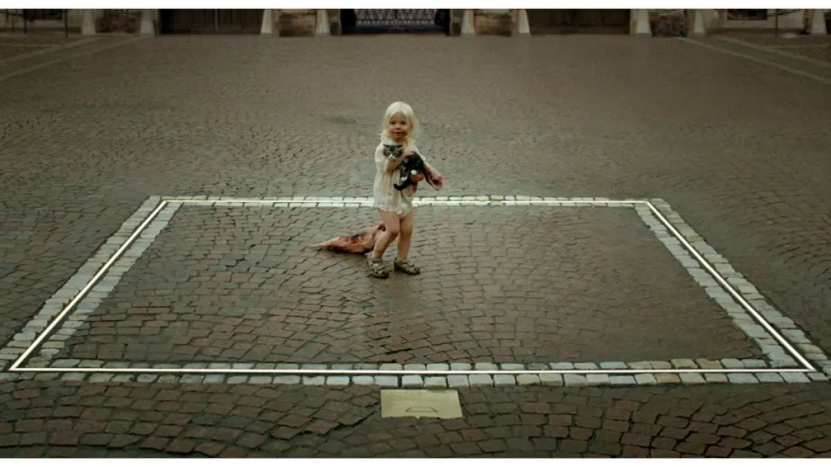 الفيلم السويدي المربع.jpg