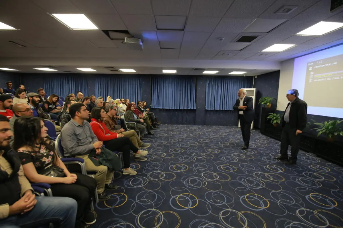 زيدان مع حضور الفيلم.JPG