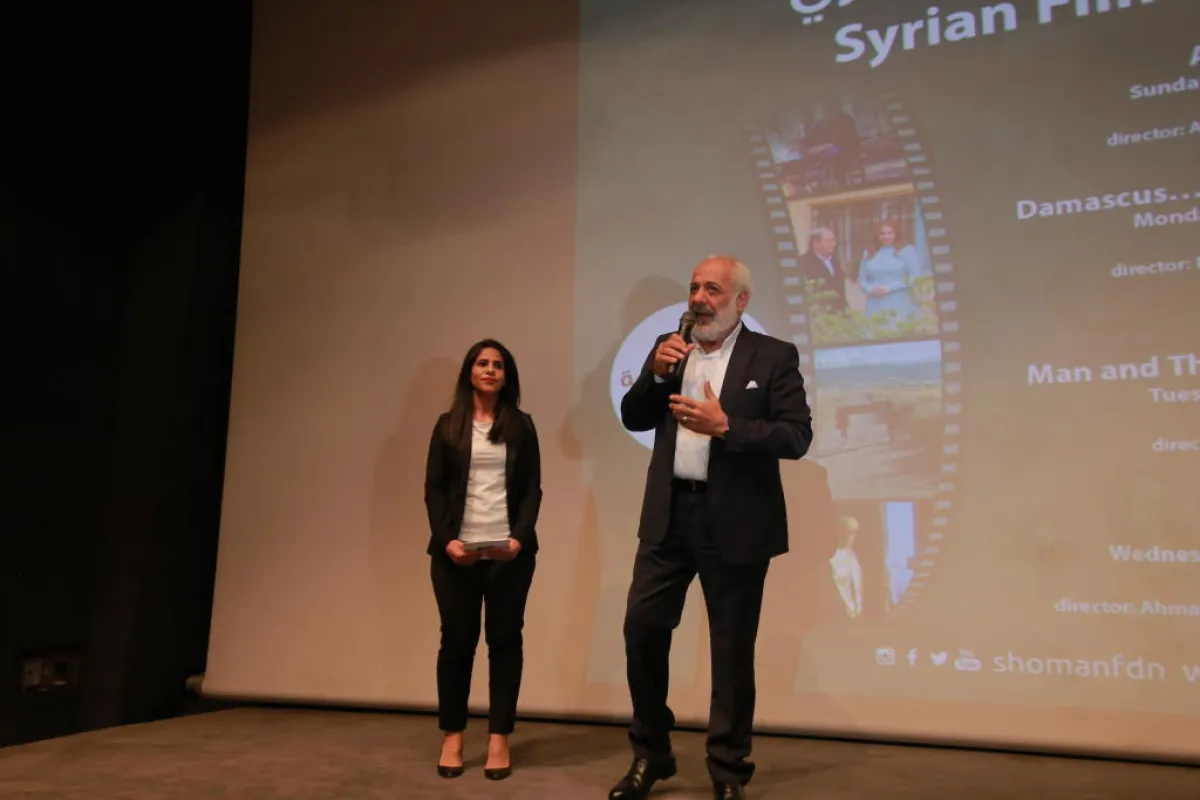 أيمن زيدان متحدثاً للجمهور.JPG