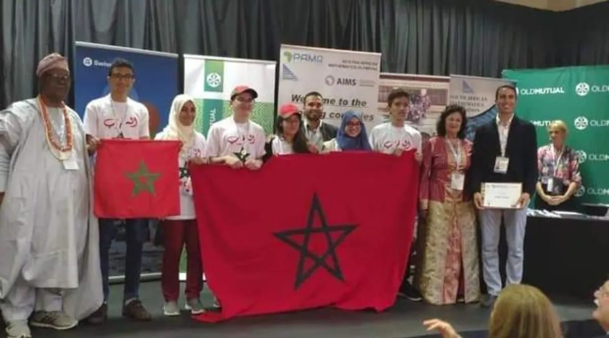2 صورة جماعية للتلاميذ المغاربة.jpg
