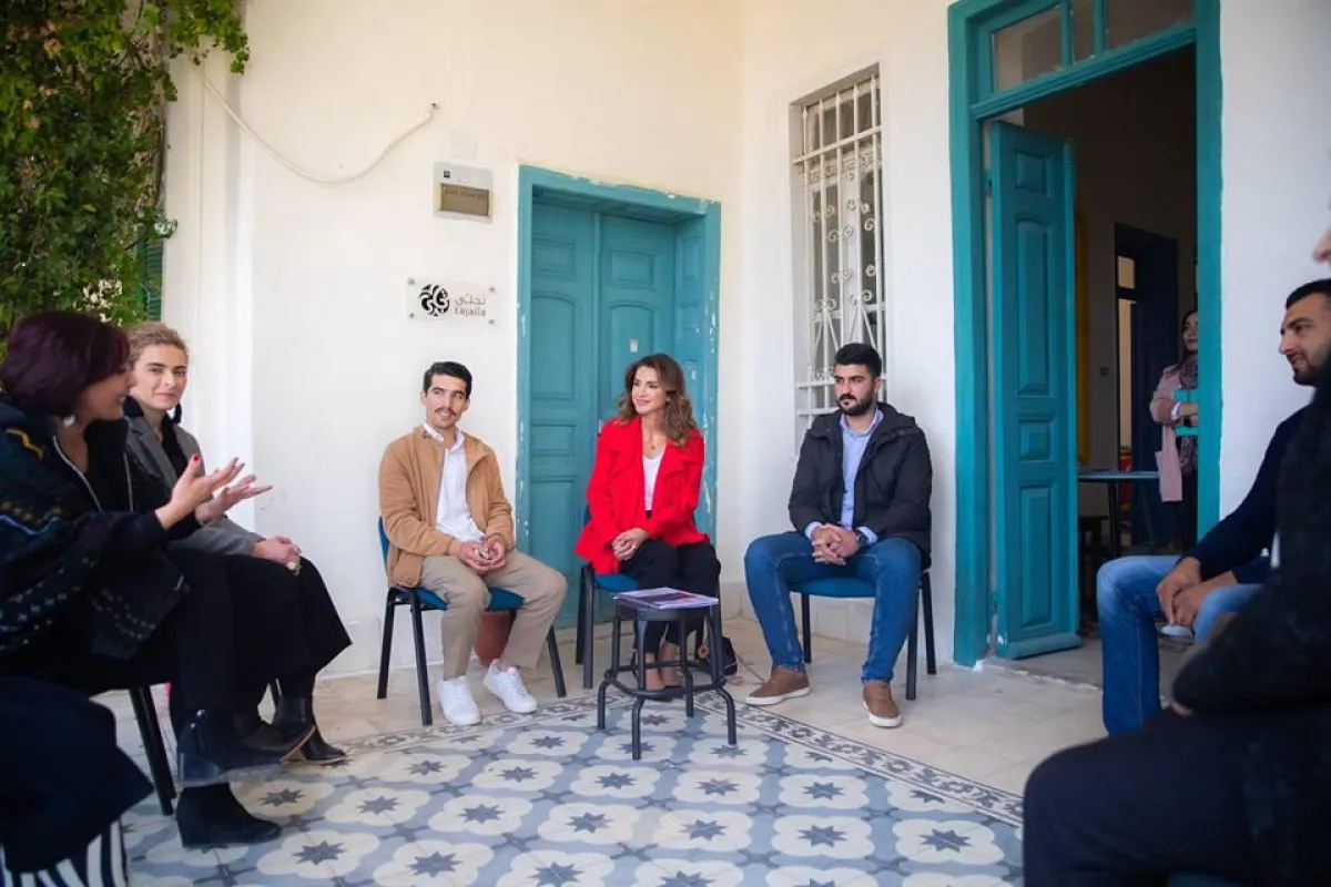 من لقاء الملكة رانيا مع جمعية تجلى. jpg