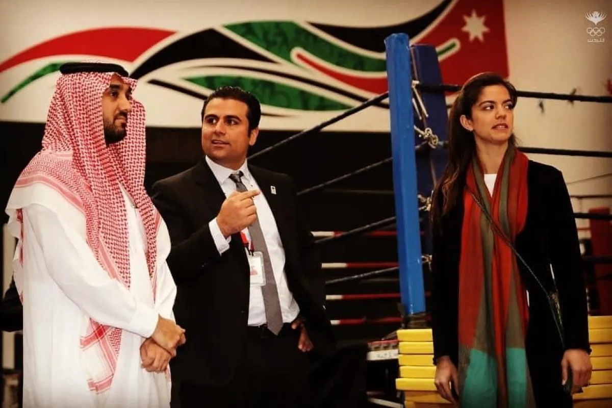 اطلع الامير عبد العزيز الفيصل على المرافق التي يتضمنها مركز الإعداد الأولمبي.jpg