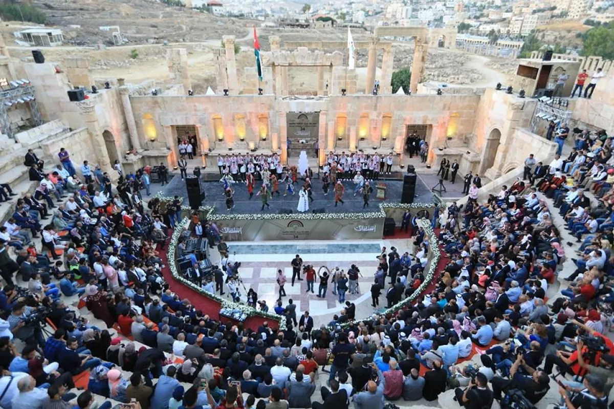 جمهور افتتاح مهرجان جرش للثقافة والفنون 2019.jpg