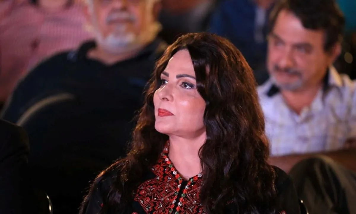 الفنانة الأردنية عبير عيسى.jpg