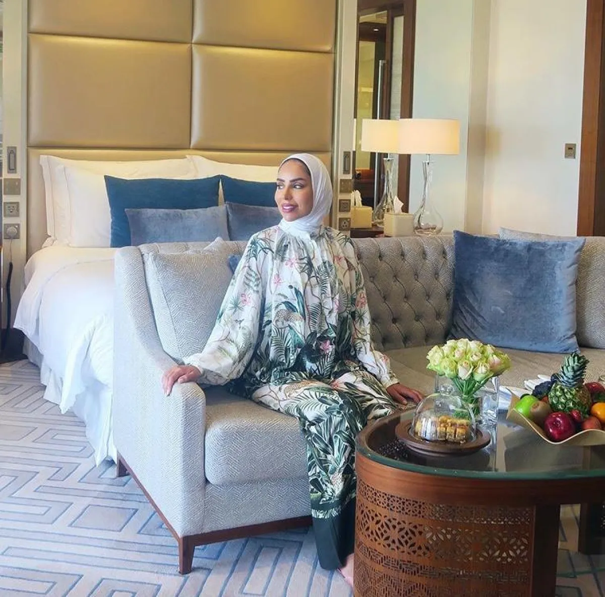 ألفاشينيستا فاطيمة بالبدلة المعرقة بالورود